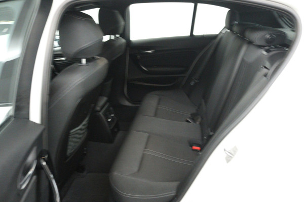 BMW 1-serie 118i Corporate Lease Executive (NAVIGATIE, CRUISE CONTROL, PARKEERSENSOREN, BLUETOOTH)