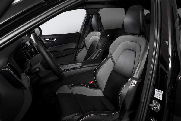 Volvo XC60 2.0 T8 Plug-in hybrid AWD Plus Dark | S/K-Panodak | Dig. Cockpit | Adapt. Cruise | Winterpakket | PDC | 360 Camera | NAV + App.Connect | ECC | Harman/Kardon | Elek. Klep | LM 19" | 9613