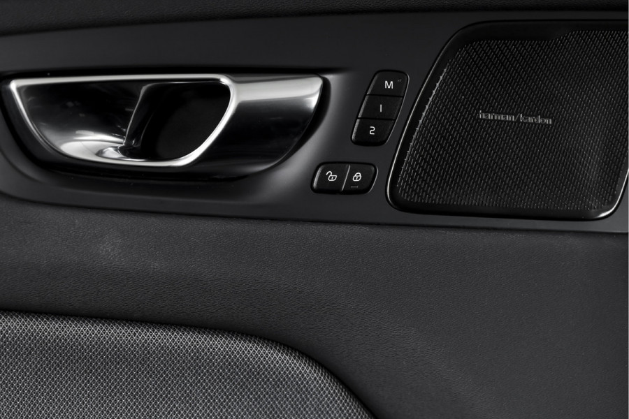 Volvo XC60 2.0 T8 Plug-in hybrid AWD Plus Dark | S/K-Panodak | Dig. Cockpit | Adapt. Cruise | Winterpakket | PDC | 360 Camera | NAV + App.Connect | ECC | Harman/Kardon | Elek. Klep | LM 19" | 9613