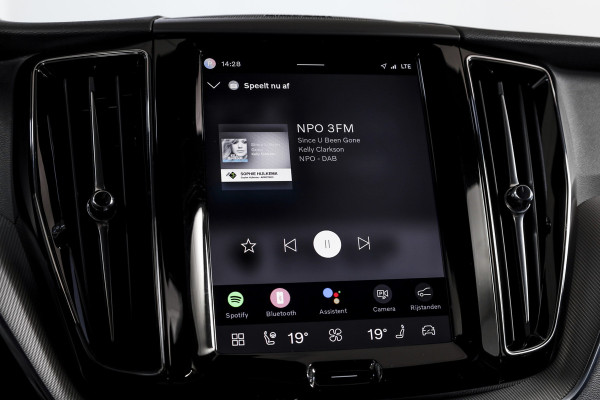 Volvo XC60 2.0 T8 Plug-in hybrid AWD Plus Dark | S/K-Panodak | Dig. Cockpit | Adapt. Cruise | Winterpakket | PDC | 360 Camera | NAV + App.Connect | ECC | Harman/Kardon | Elek. Klep | LM 19" | 9613