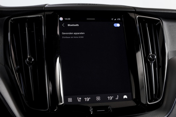Volvo XC60 2.0 T8 Plug-in hybrid AWD Plus Dark | S/K-Panodak | Dig. Cockpit | Adapt. Cruise | Winterpakket | PDC | 360 Camera | NAV + App.Connect | ECC | Harman/Kardon | Elek. Klep | LM 19" | 9613