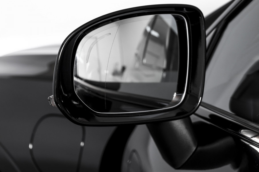 Volvo XC60 2.0 T8 Plug-in hybrid AWD Plus Dark | S/K-Panodak | Dig. Cockpit | Adapt. Cruise | Winterpakket | PDC | 360 Camera | NAV + App.Connect | ECC | Harman/Kardon | Elek. Klep | LM 19" | 9613