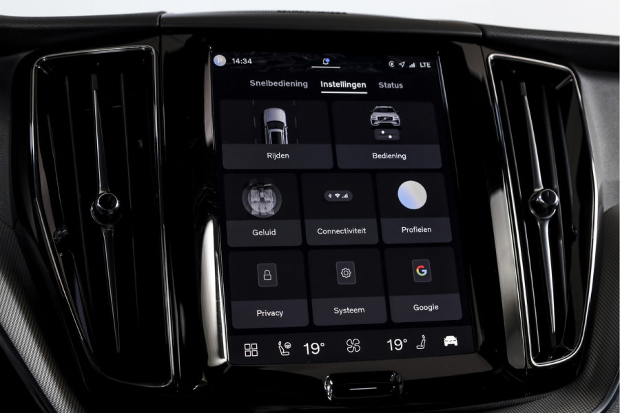Volvo XC60 2.0 T8 Plug-in hybrid AWD Plus Dark | S/K-Panodak | Dig. Cockpit | Adapt. Cruise | Winterpakket | PDC | 360 Camera | NAV + App.Connect | ECC | Harman/Kardon | Elek. Klep | LM 19" | 9613
