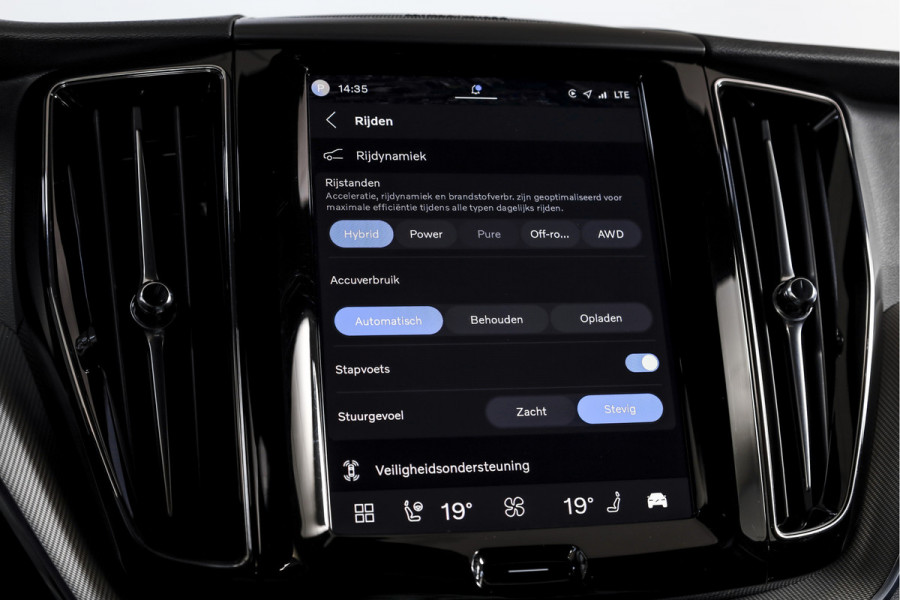 Volvo XC60 2.0 T8 Plug-in hybrid AWD Plus Dark | S/K-Panodak | Dig. Cockpit | Adapt. Cruise | Winterpakket | PDC | 360 Camera | NAV + App.Connect | ECC | Harman/Kardon | Elek. Klep | LM 19" | 9613