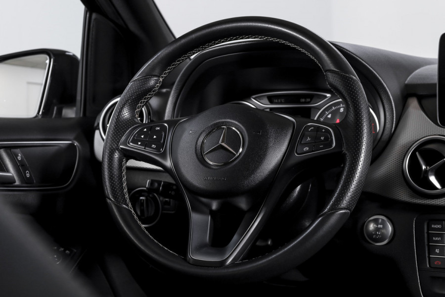 Mercedes-Benz B-Klasse 180 122 PK Ambition | Cruise | Stoelverwarming | PDC | NAV | Airco | LM 17" |