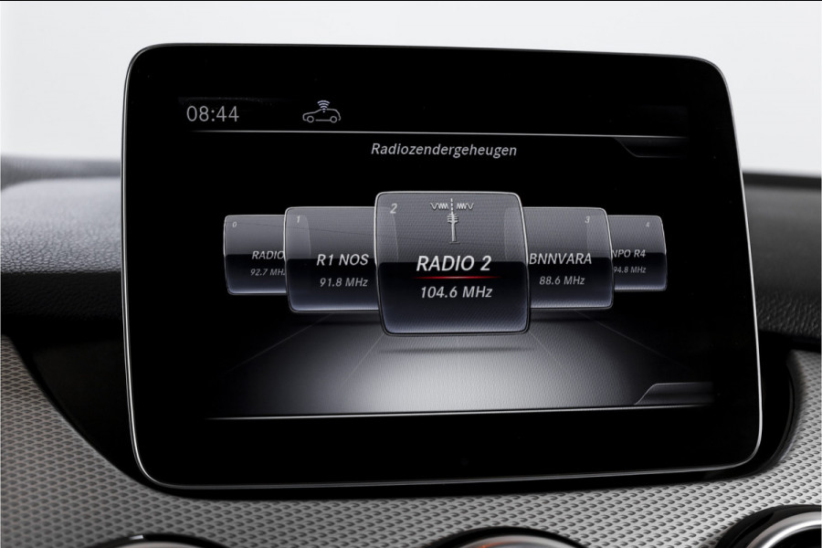 Mercedes-Benz B-Klasse 180 122 PK Ambition | Cruise | Stoelverwarming | PDC | NAV | Airco | LM 17" |