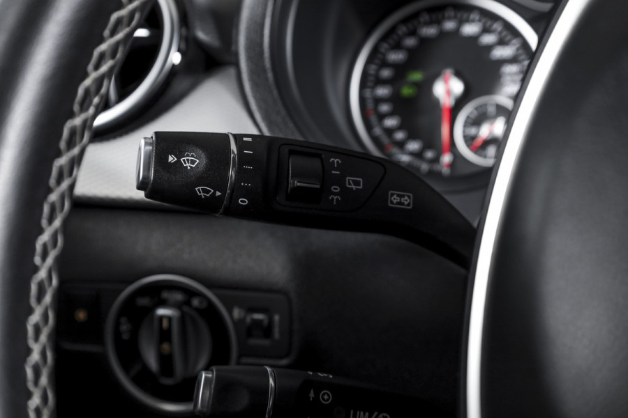 Mercedes-Benz B-Klasse 180 122 PK Ambition | Cruise | Stoelverwarming | PDC | NAV | Airco | LM 17" |