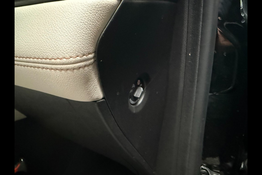 Renault Captur 1.3Tce 113kw 155pk Initiale Leer Panorama Trekhaak alle opties