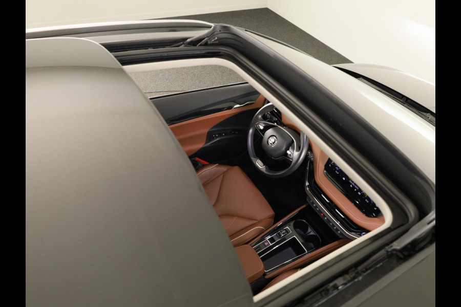Škoda ENYAQ iV 80 Business Edition Plus 204pk | SOH 97% | Panoramadak | Lederen bekleding | Trekhaak | Adaptieve cruise controle
