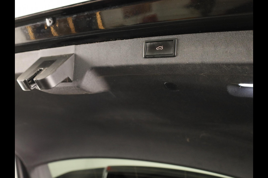 Škoda ENYAQ iV 80 Business Edition Plus 204pk | SOH 97% | Panoramadak | Lederen bekleding | Trekhaak | Adaptieve cruise controle