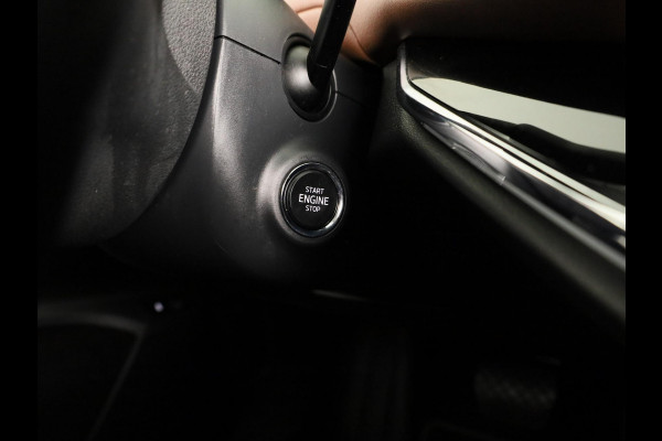 Škoda ENYAQ iV 80 Business Edition Plus 204pk | SOH 97% | Panoramadak | Lederen bekleding | Trekhaak | Adaptieve cruise controle