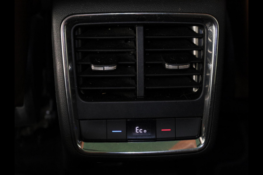 Škoda ENYAQ iV 80 Business Edition Plus 204pk | SOH 97% | Panoramadak | Lederen bekleding | Trekhaak | Adaptieve cruise controle