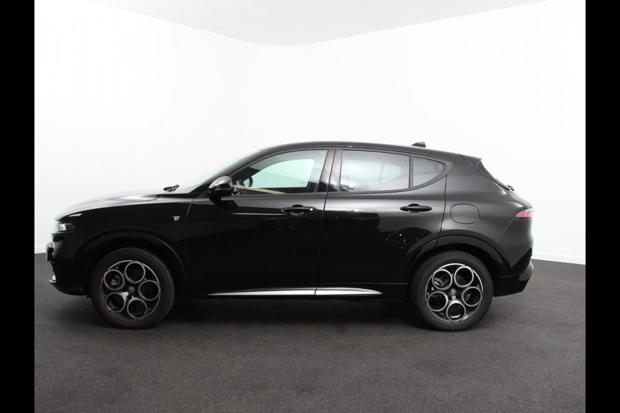 Alfa Romeo Tonale 1.3T PHEV Ti Automaat 280 PK Climate control Adaptieve cruise control Parkeersensoren achter Camera Sfeerverlichting Navigatie Apple Carplay/ Android Auto