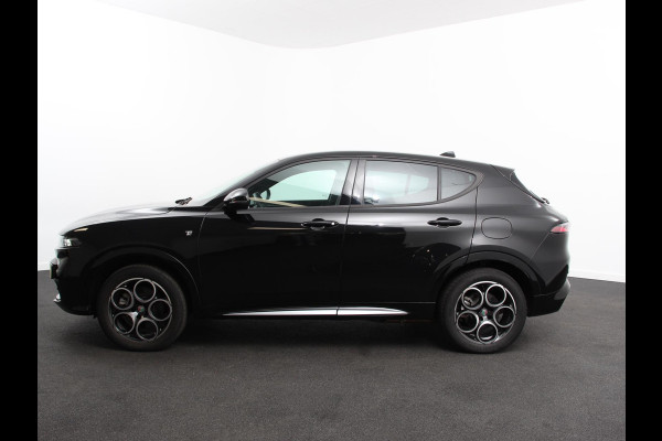 Alfa Romeo Tonale 1.3T PHEV Ti Automaat 280 PK Climate control Adaptieve cruise control Parkeersensoren achter Camera Sfeerverlichting Navigatie Apple Carplay/ Android Auto