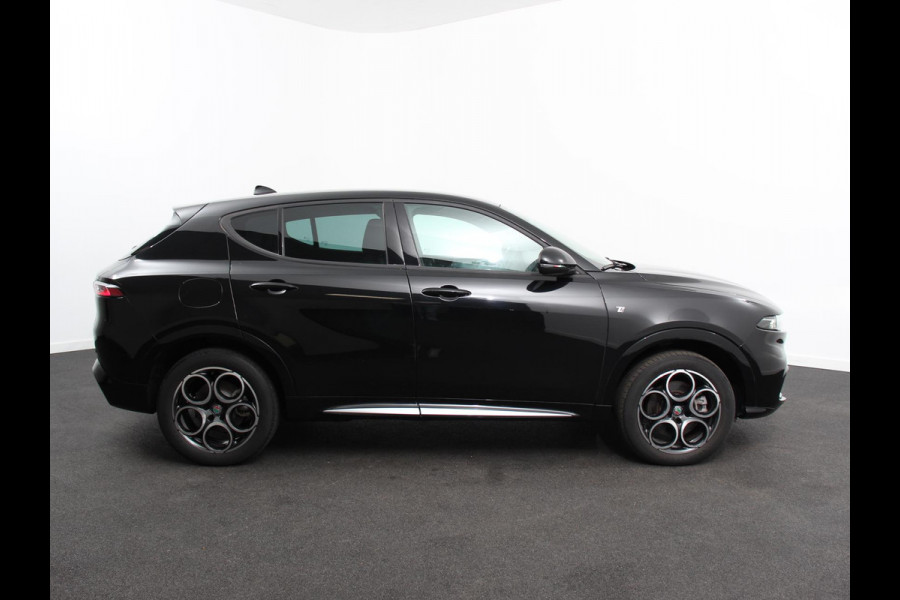 Alfa Romeo Tonale 1.3T PHEV Ti Automaat 280 PK Climate control Adaptieve cruise control Parkeersensoren achter Camera Sfeerverlichting Navigatie Apple Carplay/ Android Auto