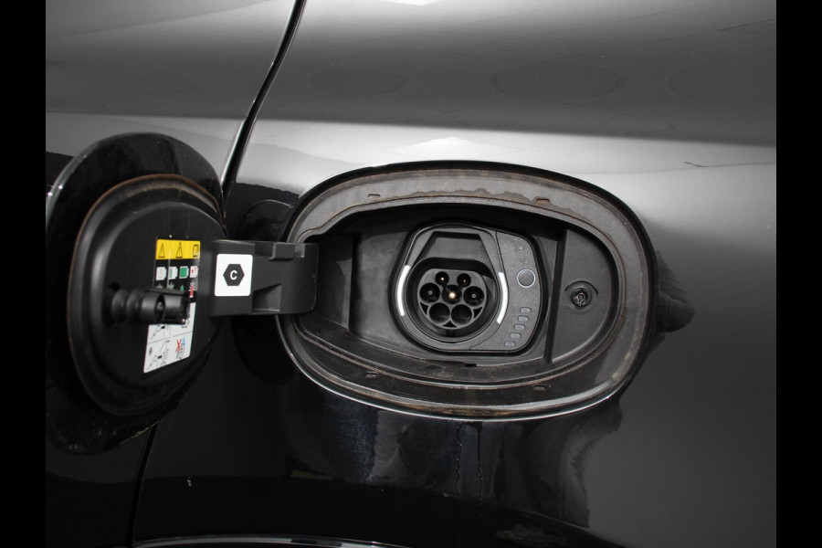 Alfa Romeo Tonale 1.3T PHEV Ti Automaat 280 PK Climate control Adaptieve cruise control Parkeersensoren achter Camera Sfeerverlichting Navigatie Apple Carplay/ Android Auto