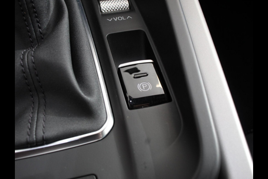 Alfa Romeo Tonale 1.3T PHEV Ti Automaat 280 PK Climate control Adaptieve cruise control Parkeersensoren achter Camera Sfeerverlichting Navigatie Apple Carplay/ Android Auto