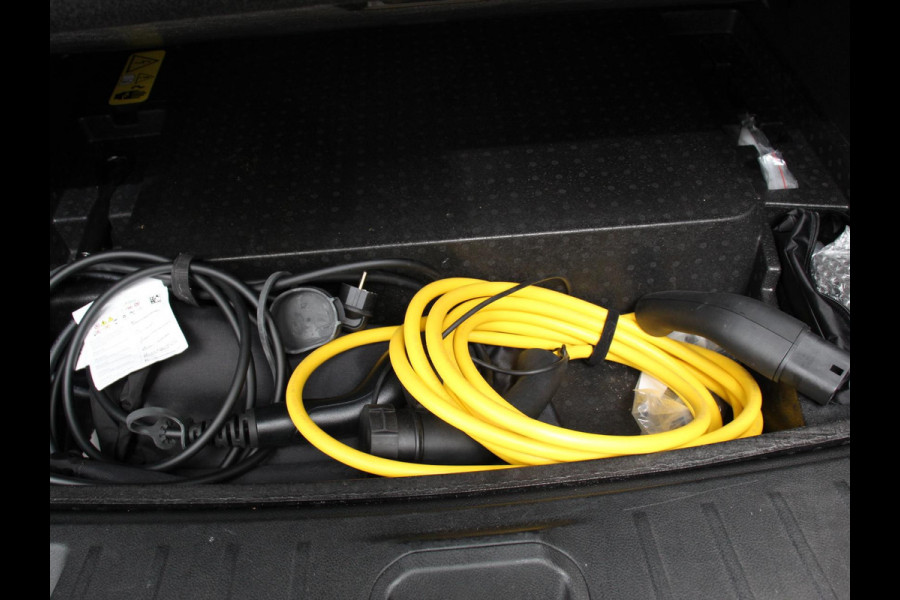 Alfa Romeo Tonale 1.3T PHEV Ti Automaat 280 PK Climate control Adaptieve cruise control Parkeersensoren achter Camera Sfeerverlichting Navigatie Apple Carplay/ Android Auto