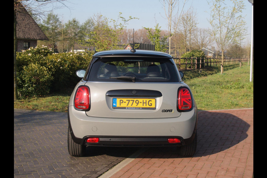 MINI Mini Electric Classic 33 kWh | Apple Carplay | Cruise Control | Parkeersensoren | NL-Auto |