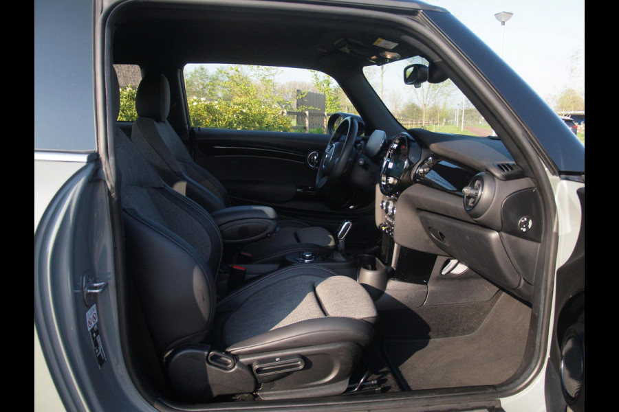 MINI Mini Electric Classic 33 kWh | Apple Carplay | Cruise Control | Parkeersensoren | NL-Auto |