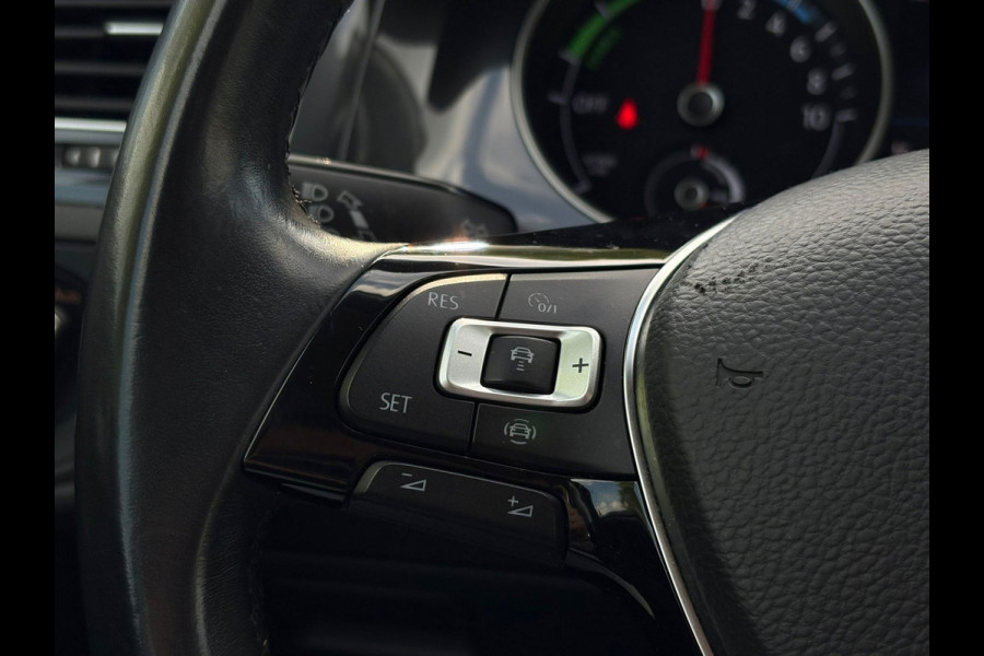 Volkswagen e-Golf | Leder, Navi, Apple Carplay, ACC, Stoelverw., PDC | NAP |