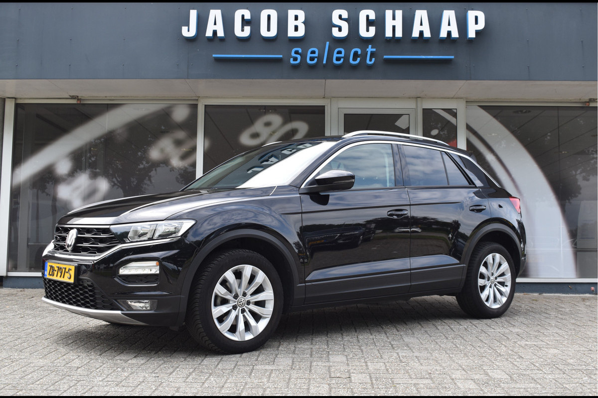 Volkswagen T-Roc 1.5 TSI Style Automaat / Navigatie / Adap. Cruise / Trekhaak / PDC v+a / Camera / 17" LM