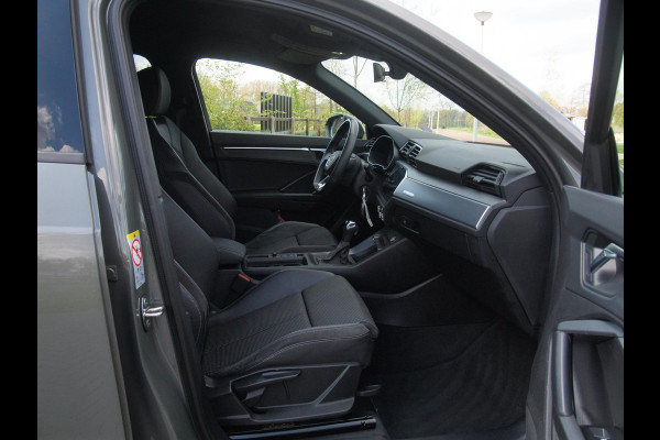 Audi Q3 35 TFSI S-Line edition | Apple Carplay | Virtual Cockpit | Automaat | 20 inch | NL-Auto |