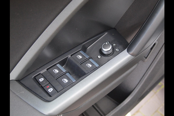 Audi Q3 35 TFSI S-Line edition | Apple Carplay | Virtual Cockpit | Automaat | 20 inch | NL-Auto |