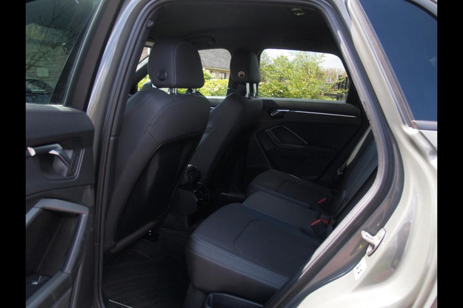 Audi Q3 35 TFSI S-Line edition | Apple Carplay | Virtual Cockpit | Automaat | 20 inch | NL-Auto |