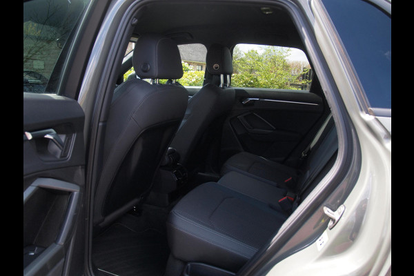 Audi Q3 35 TFSI S-Line edition | Apple Carplay | Virtual Cockpit | Automaat | 20 inch | NL-Auto |