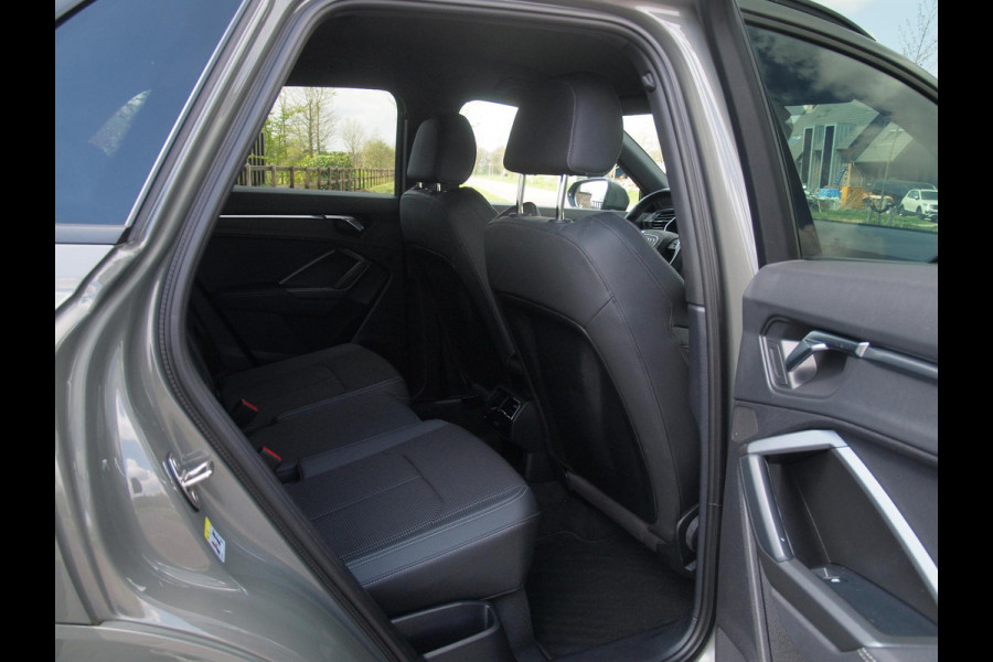 Audi Q3 35 TFSI S-Line edition | Apple Carplay | Virtual Cockpit | Automaat | 20 inch | NL-Auto |