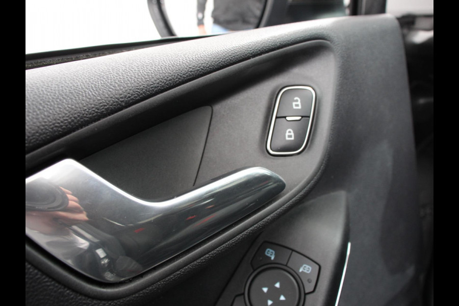 Ford Fiesta 1.0 EcoBoost Hybrid 136pk ST-Line X Automaat B&O Audio Climate control Cruise control LED Parkeersensoren achter Camera Stuurverwarming Stoelverwarming Digital cockpit Navigatie Apple Carplay/ Android Auto