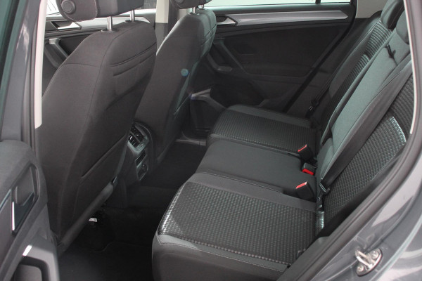 Volkswagen Tiguan 1.5 TSI DSG Active Navigatie Climate Control Adaptive Cruise Camera Control Led Dab Stoelverwarming Lichtmetalen Velgen