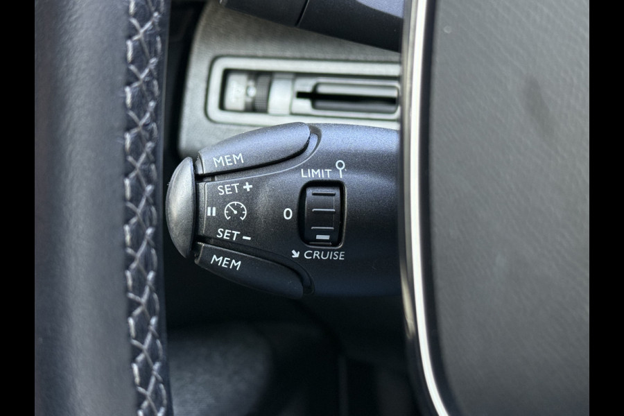 Peugeot 3008 BWJ 2019 | 1.2T 131PK Executive | TREKHAAK | CLIMA | NAVI | CARPLAY | PDC | PRIVACY GLASS | 17'' LMV