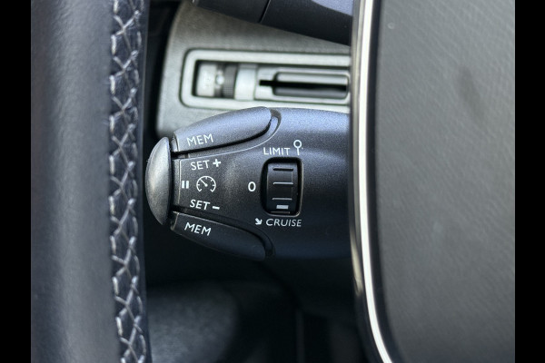 Peugeot 3008 BWJ 2019 | 1.2T 131PK Executive | TREKHAAK | CLIMA | NAVI | CARPLAY | PDC | PRIVACY GLASS | 17'' LMV