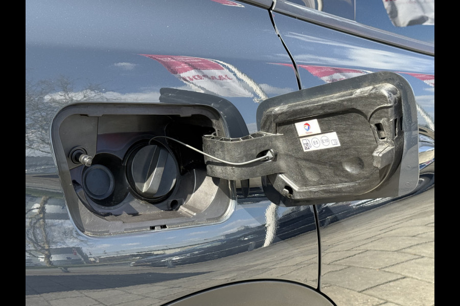 Peugeot 3008 BWJ 2019 | 1.2T 131PK Executive | TREKHAAK | CLIMA | NAVI | CARPLAY | PDC | PRIVACY GLASS | 17'' LMV