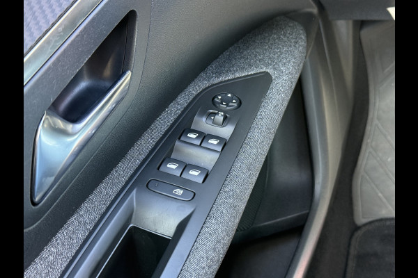 Peugeot 3008 BWJ 2019 | 1.2T 131PK Executive | TREKHAAK | CLIMA | NAVI | CARPLAY | PDC | PRIVACY GLASS | 17'' LMV
