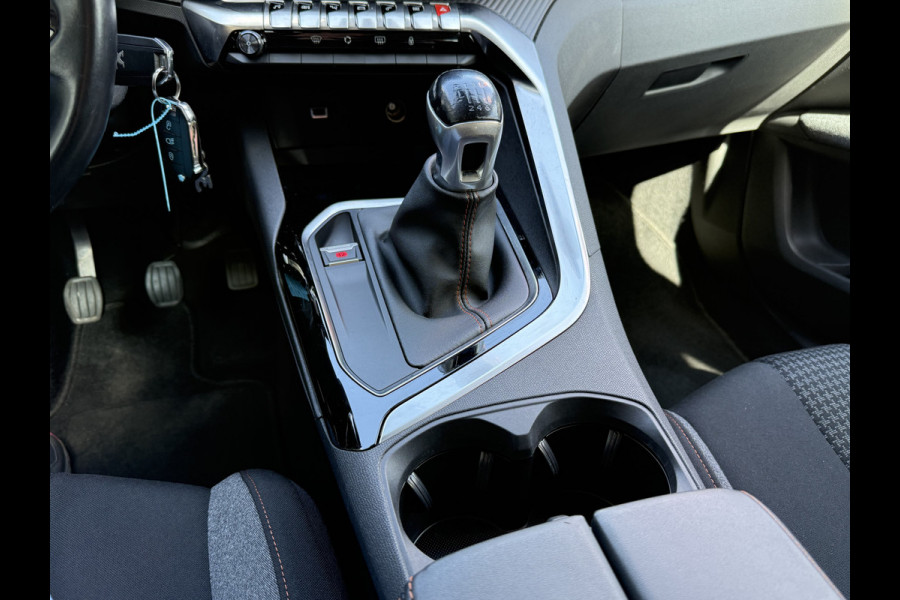 Peugeot 3008 BWJ 2019 | 1.2T 131PK Executive | TREKHAAK | CLIMA | NAVI | CARPLAY | PDC | PRIVACY GLASS | 17'' LMV