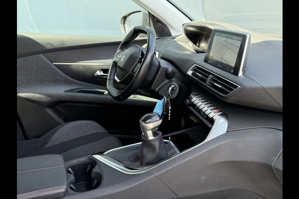 Peugeot 3008 BWJ 2019 | 1.2T 131PK Executive | TREKHAAK | CLIMA | NAVI | CARPLAY | PDC | PRIVACY GLASS | 17'' LMV