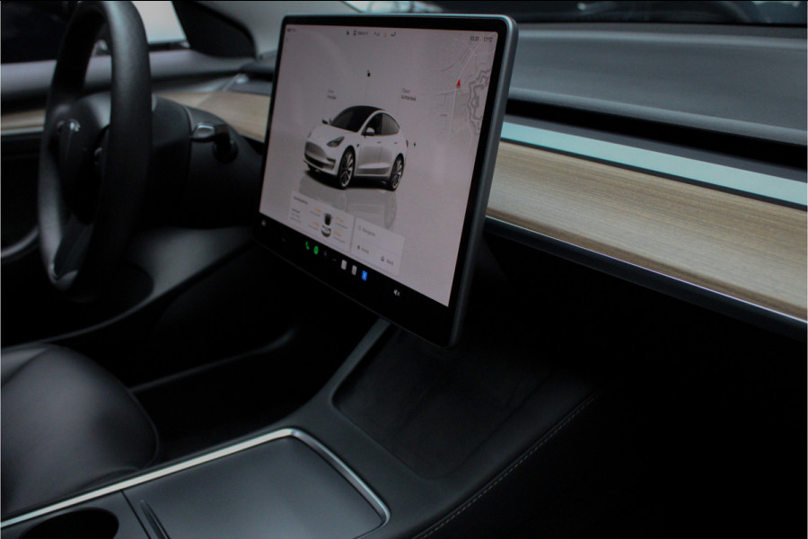 Tesla Model 3 RWD ACC Autopilot Stuurverwarm. PDC Leer Navi Panoramadak 360° Elektr. achterklep Stoelverwarming voor & achter Climate voor & achter LM velgen