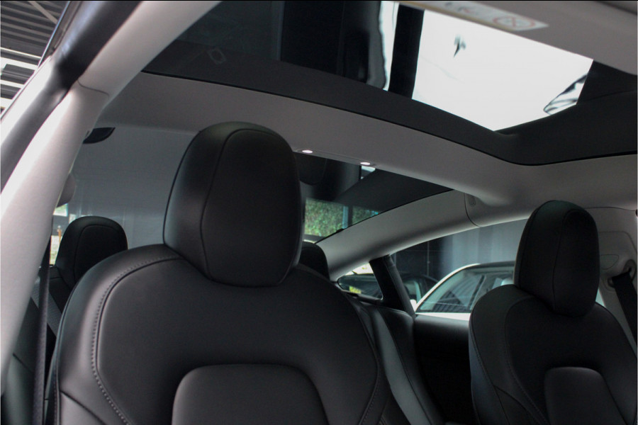 Tesla Model 3 RWD ACC Autopilot Stuurverwarm. PDC Leer Navi Panoramadak 360° Elektr. achterklep Stoelverwarming voor & achter Climate voor & achter LM velgen