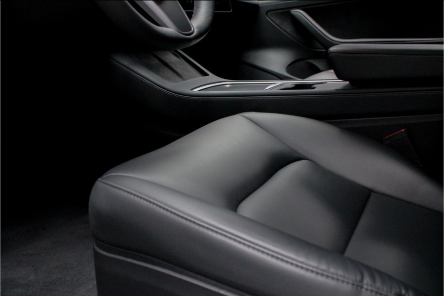 Tesla Model 3 RWD ACC Autopilot Stuurverwarm. PDC Leer Navi Panoramadak 360° Elektr. achterklep Stoelverwarming voor & achter Climate voor & achter LM velgen