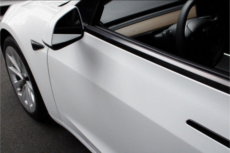 Tesla Model 3 RWD ACC Autopilot Stuurverwarm. PDC Leer Navi Panoramadak 360° Elektr. achterklep Stoelverwarming voor & achter Climate voor & achter LM velgen