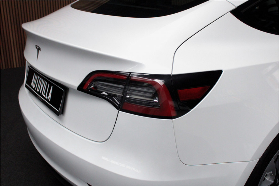 Tesla Model 3 RWD ACC Autopilot Stuurverwarm. PDC Leer Navi Panoramadak 360° Elektr. achterklep Stoelverwarming voor & achter Climate voor & achter LM velgen