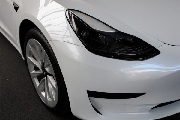 Tesla Model 3 RWD ACC Autopilot Stuurverwarm. PDC Leer Navi Panoramadak 360° Elektr. achterklep Stoelverwarming voor & achter Climate voor & achter LM velgen