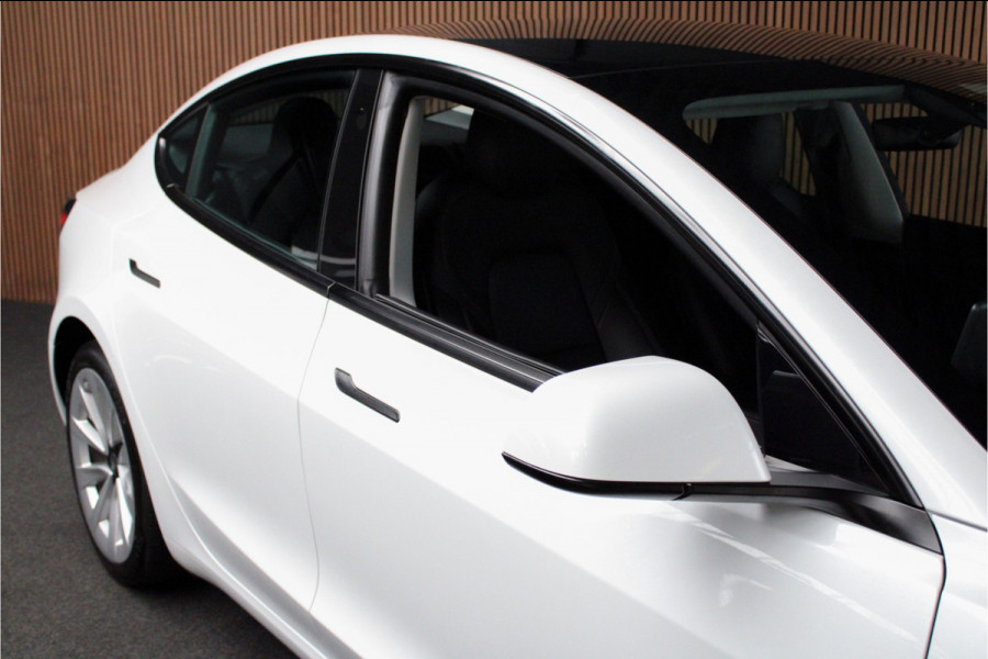 Tesla Model 3 RWD ACC Autopilot Stuurverwarm. PDC Leer Navi Panoramadak 360° Elektr. achterklep Stoelverwarming voor & achter Climate voor & achter LM velgen