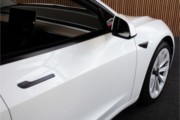 Tesla Model 3 RWD ACC Autopilot Stuurverwarm. PDC Leer Navi Panoramadak 360° Elektr. achterklep Stoelverwarming voor & achter Climate voor & achter LM velgen