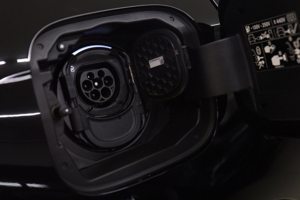 Mercedes-Benz A-Klasse 250 e AMG Limited PANO/BURM/CARPLAY/STOELVER/VOL