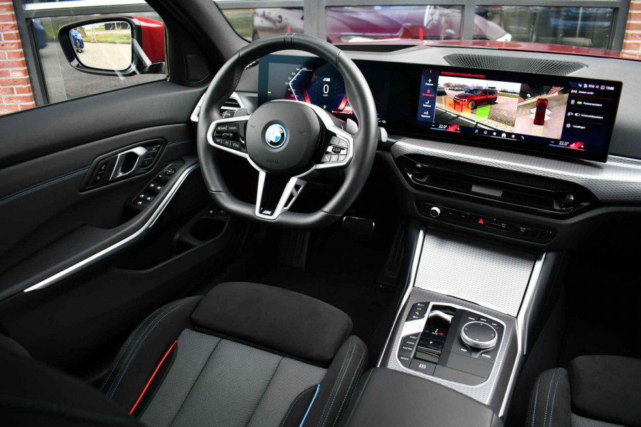BMW 3 Serie Touring 330e xDrive M-Sport Pano 19inch El-zetels HUD 360-cam LCI-2