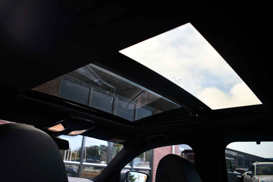 BMW 3 Serie Touring 330e xDrive M-Sport Pano 19inch El-zetels HUD 360-cam LCI-2